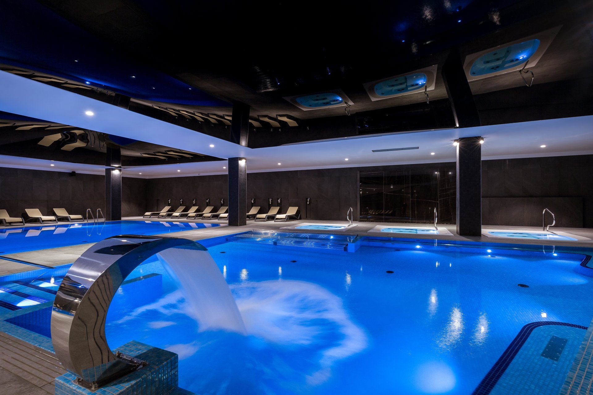The hotel spa pool at Green Mountain Hotel