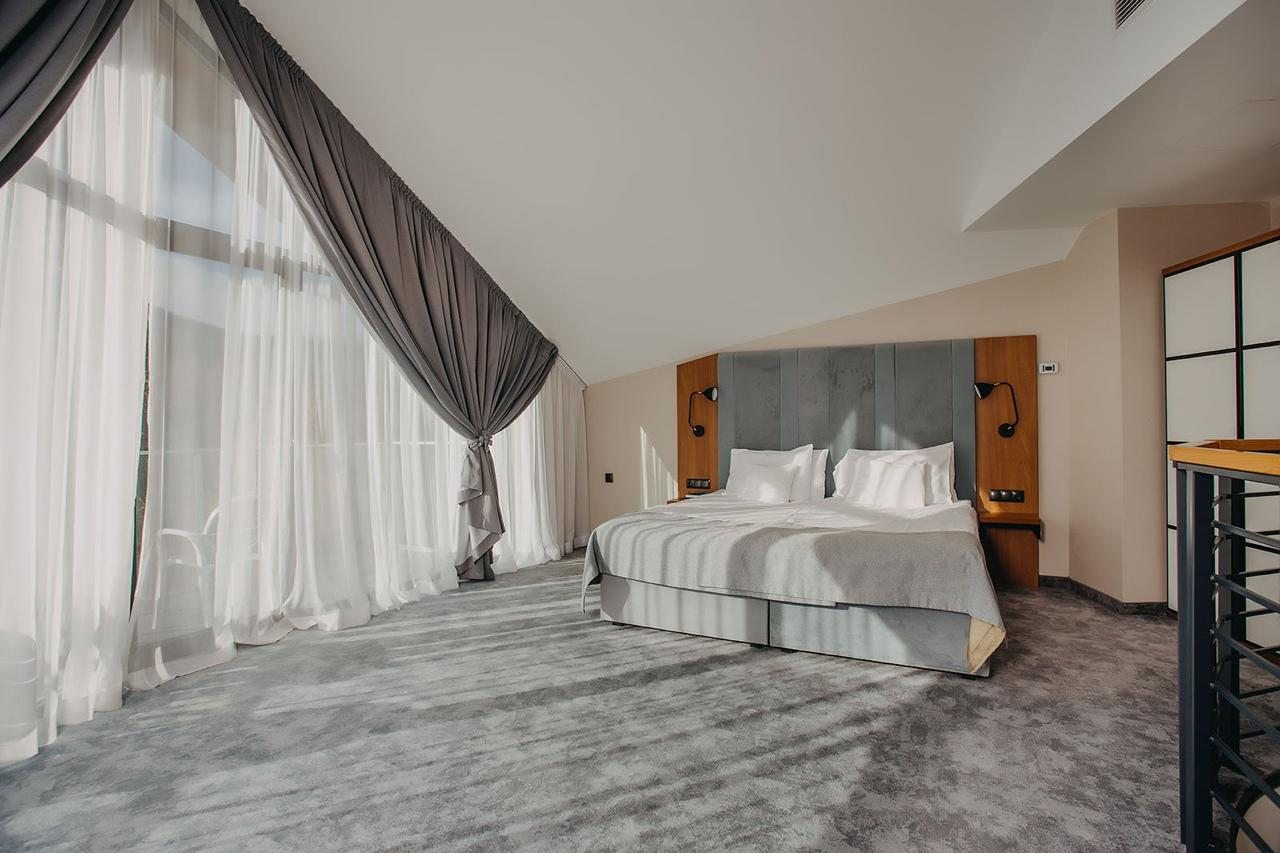A room at Green Mountain Hotel